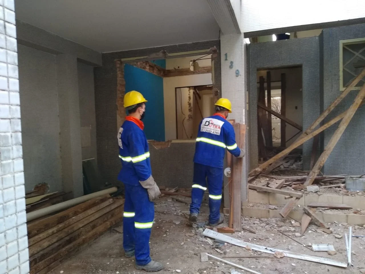 DEMOLIÇÃO DE PEQUENO PORTE DEMOLIÇÃO DE PEQUENO PORTE